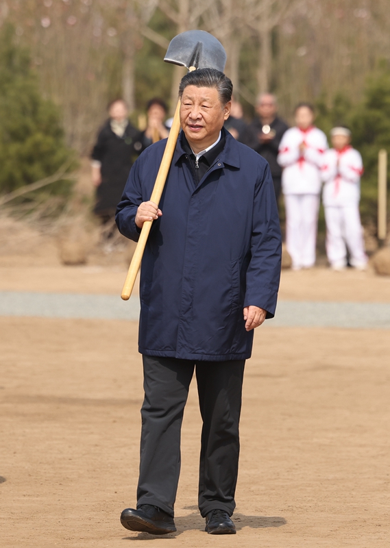 2024年4月3日，習(xí)近平總書記來到北京市通州區(qū)潞城鎮(zhèn)參加首都義務(wù)植樹活動。