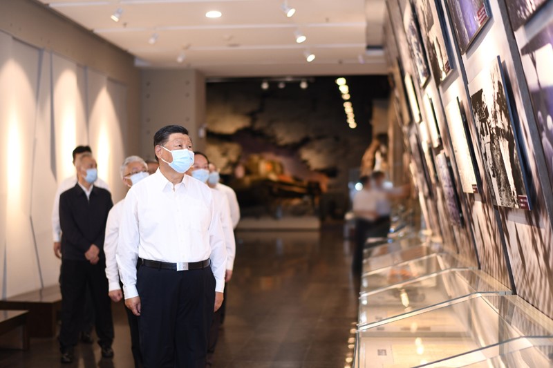 2022年8月16日至17日，中共中央總書記、國家主席、中央軍委主席習近平在遼寧考察。這是16日下午，習近平在錦州市考察遼沈戰(zhàn)役紀念館。 新華社記者 燕雁 攝
