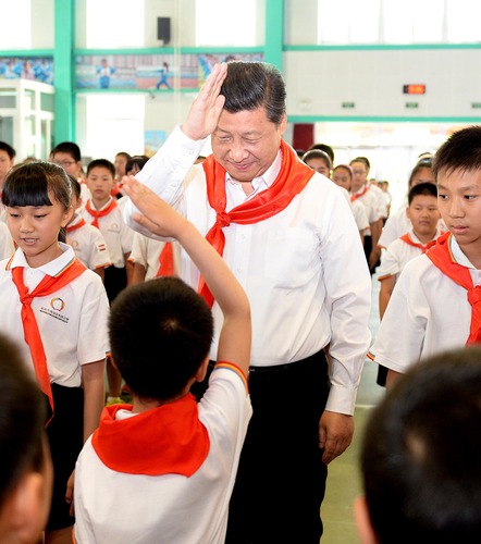 2014年5月30日，習(xí)近平總書記來到北京市海淀區(qū)民族小學(xué)，參加慶?！傲弧眹H兒童節(jié)活動(dòng)。