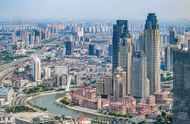 這是2023年6月16日從直升機上拍攝的天津中心城區(qū)城市景觀。