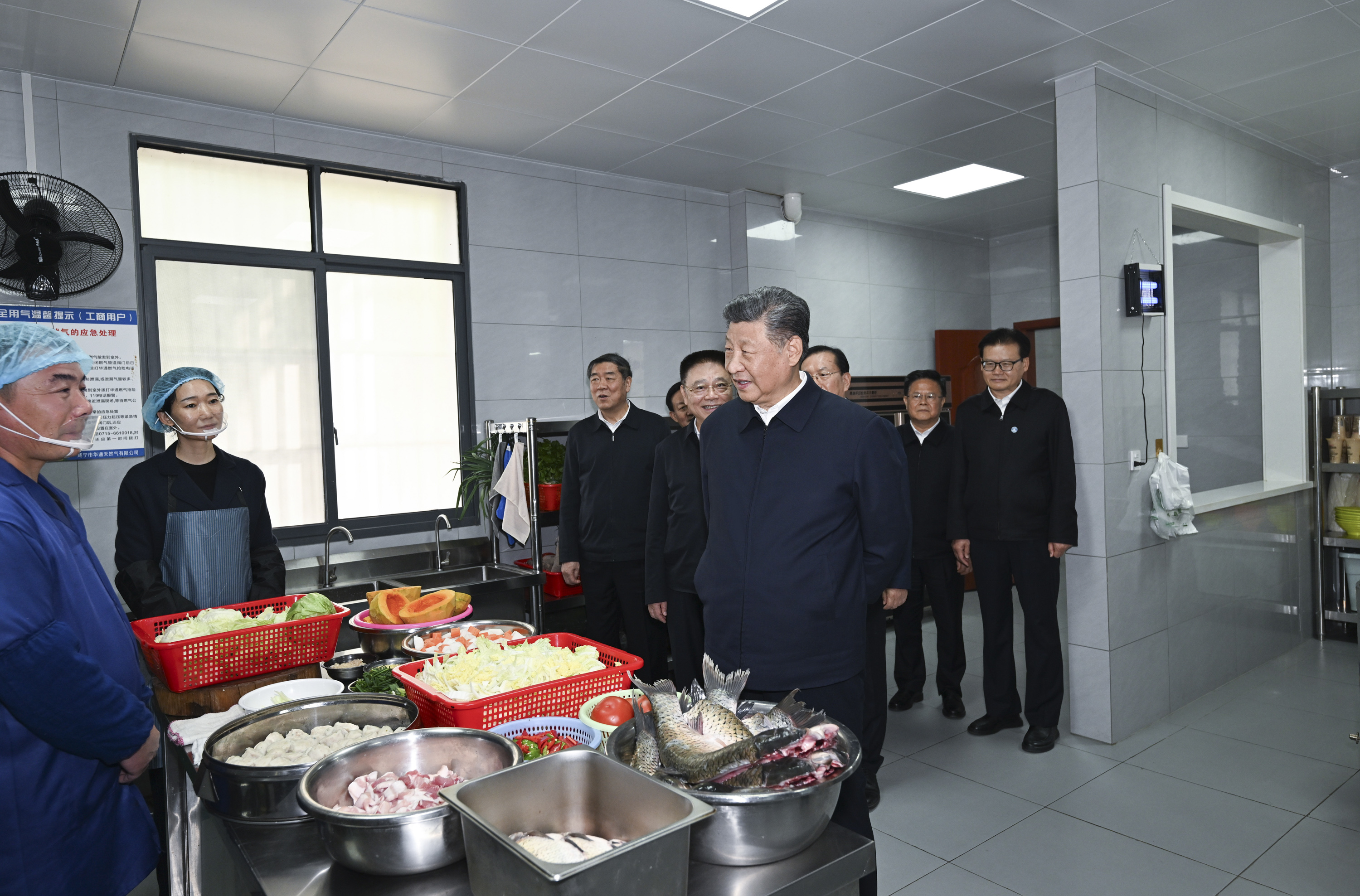 2024年11月5日，習近平總書記在湖北省咸寧市嘉魚縣潘家灣鎮(zhèn)四邑村考察。