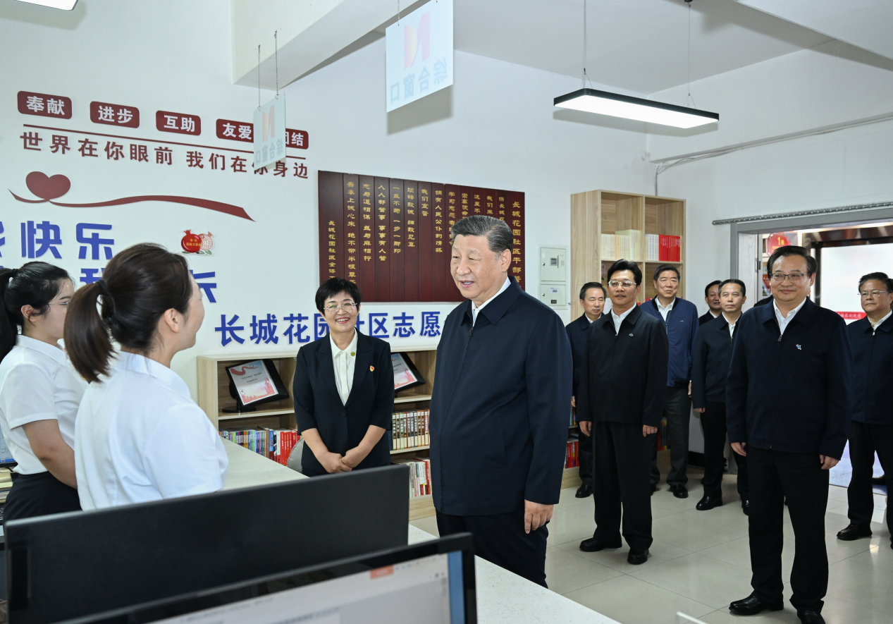 2024年6月19日，習(xí)近平總書記來到寧夏銀川市金鳳區(qū)長城花園社區(qū)考察。