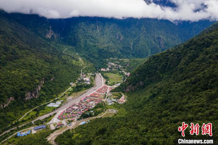 西藏山南勒布溝風(fēng)光?！〗w波 攝