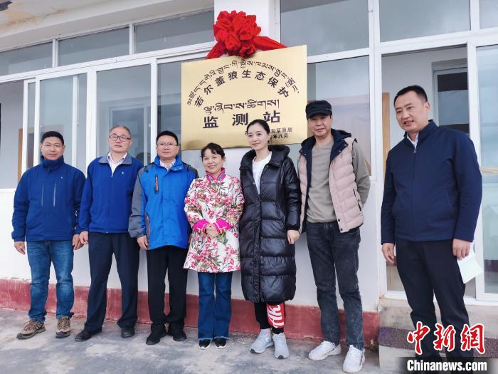 揭牌儀式現(xiàn)場(chǎng)?！垪?攝
