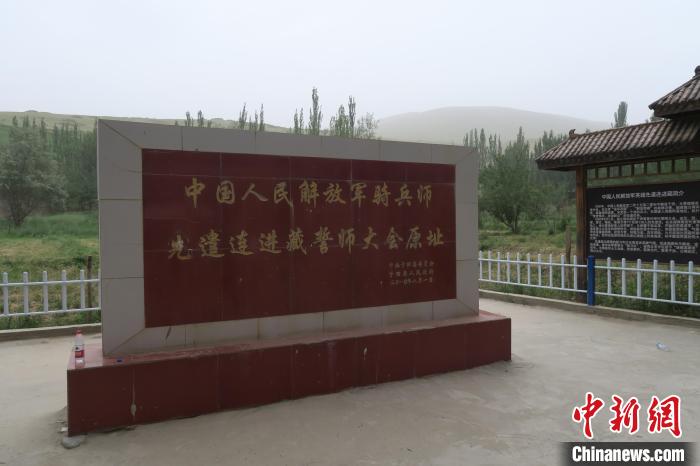 圖為進(jìn)藏先遣英雄連誓師地原址?！畛坛?攝