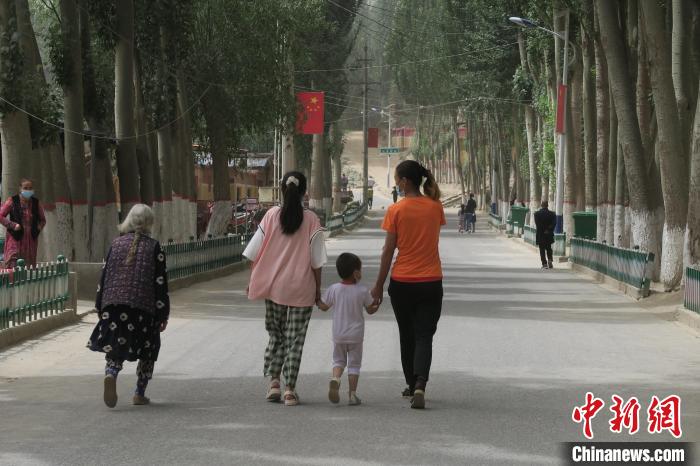 圖為進藏先遣英雄連誓師地原址所在的新疆維吾爾自治區(qū)和田地區(qū)于田縣普魯村現(xiàn)貌?！畛坛?攝