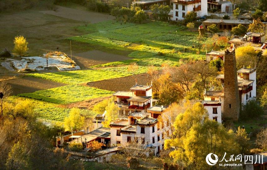 丹巴美景。李永安攝