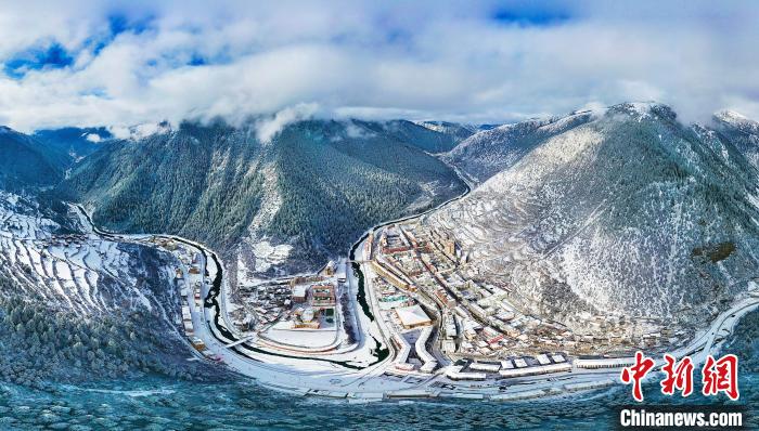 壤塘的雪后美景?！∪捞量h融媒體中心供圖