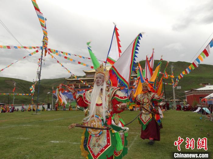 圖為演員進(jìn)行表演?！“喱斂h文體旅游廣電局 供圖