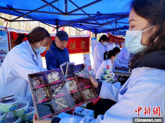 圖為中藥展示?！?zhí)砀?攝