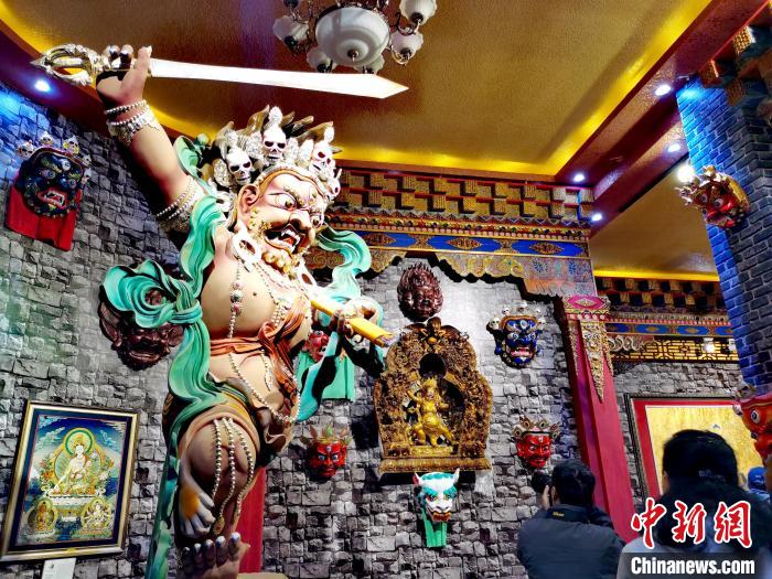 青海“金色谷地”熱貢：唐卡、泥塑璀璨奪目