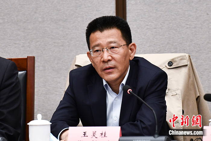 5月16日，由中國社會科學院西藏智庫、中國社會科學院民族學與人類學研究所主辦的第五屆西藏智庫國際論壇在北京舉行。中國社會科學院副院長王靈桂在致辭中表示，今年是西藏和平解放70周年，西藏人民團結奮斗，把貧窮落后的舊西藏建設成經濟發(fā)展、文化繁榮、社會進步、環(huán)境良好、生活幸福的社會主義新西藏，西藏歷史上第一次徹底消滅了絕對貧困，同全國人民一起，西藏各族人民已經走進全面建成小康社會的新時代，進入歷史發(fā)展的新坐標。 <a target='_blank' ><p  align=