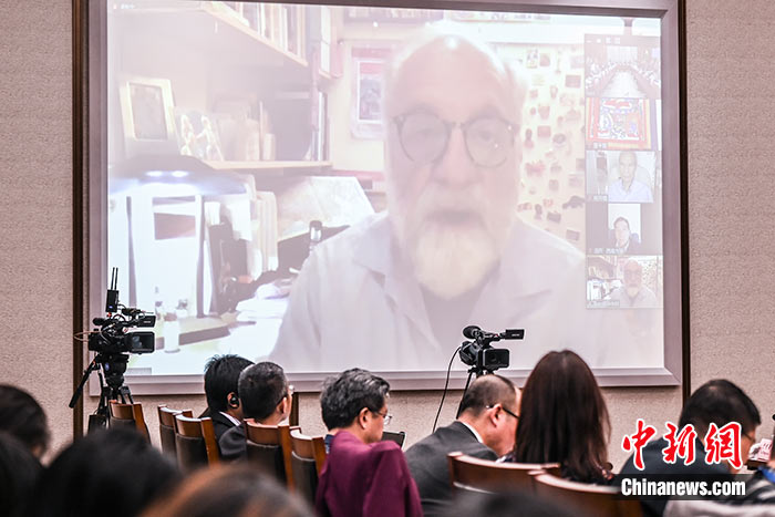 5月16日，由中國社會科學院西藏智庫、中國社會科學院民族學與人類學研究所主辦的第五屆西藏智庫國際論壇在北京舉行。美國紐約州立大學教授譚·戈倫夫在主旨演講中表示，自20世紀80年代以來，西方學者對西藏研究的范圍逐漸擴大，但西藏的語言和宗教仍然是最吸引西方學者的研究領域。 <a target='_blank' ><p  align=