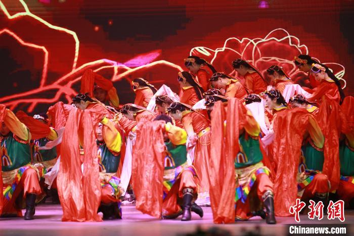 圖為農(nóng)行西藏分行演出現(xiàn)場?！∞r(nóng)行西藏分行 供圖