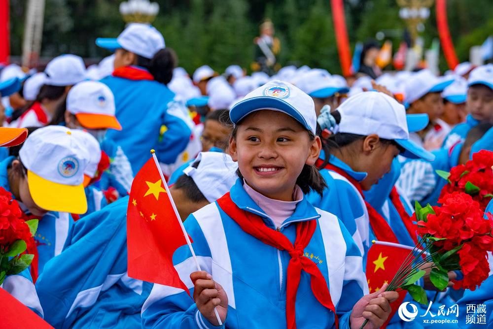8月19日10時(shí)，慶祝西藏和平解放70周年大會(huì)在拉薩市布達(dá)拉宮廣場(chǎng)隆重舉行。徐馭堯 攝
