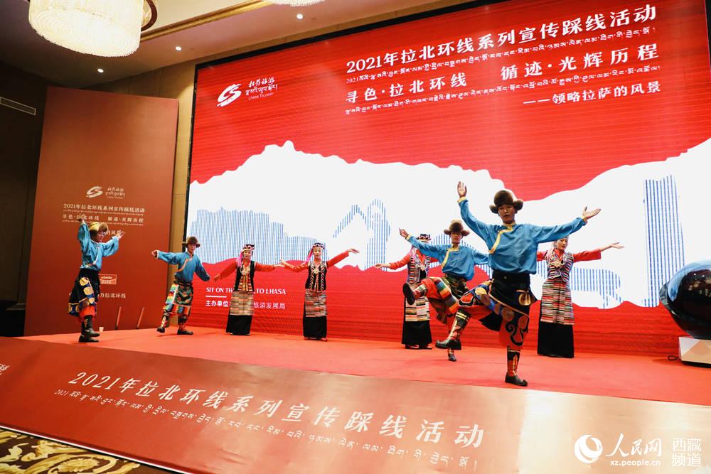 文藝表演。人民網(wǎng) 次仁羅布攝