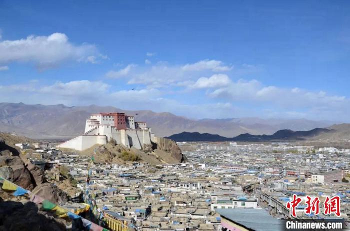 日喀則是“千山之宗，萬水之源”，有著大城市所向往的天然資源。　華東師大供圖