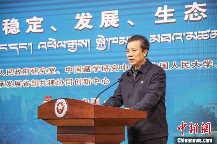 圖為西藏民族大學黨委書記、副校長劉凱在開幕式上致辭?！钪覍?攝
