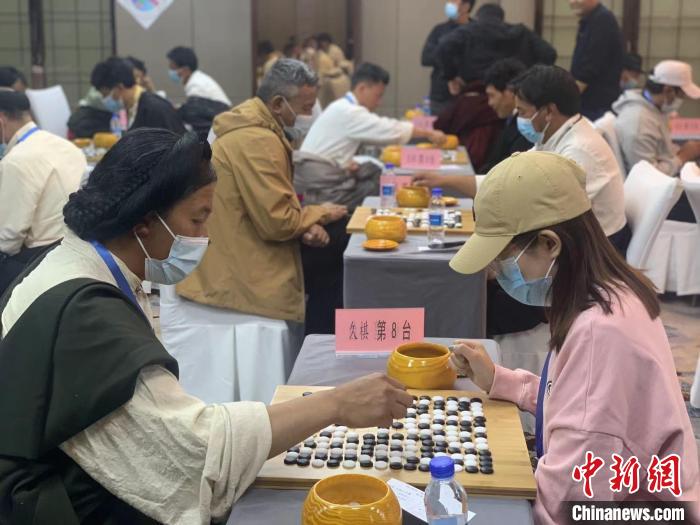 圖為參賽選手正在進行藏棋對弈?！≈x牧 攝