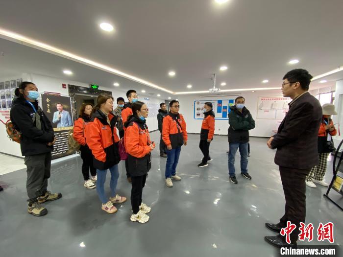 圖為2021瀾湄萬(wàn)里行中外媒體在昌都新區(qū)采訪?！±罱瓕?攝