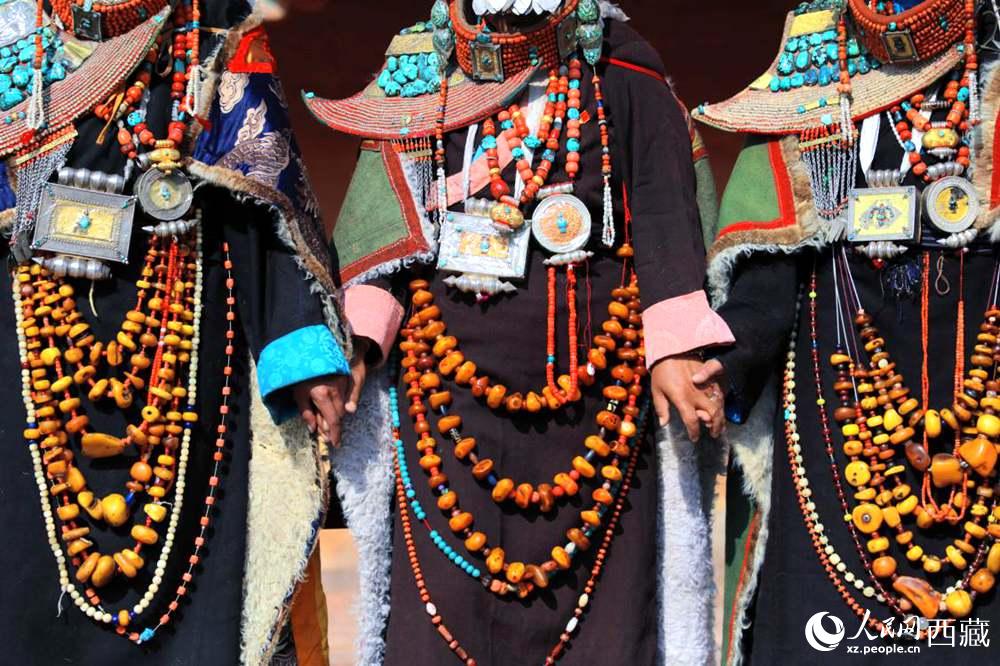 精美的“飛天服飾”。人民網(wǎng) 李海霞攝