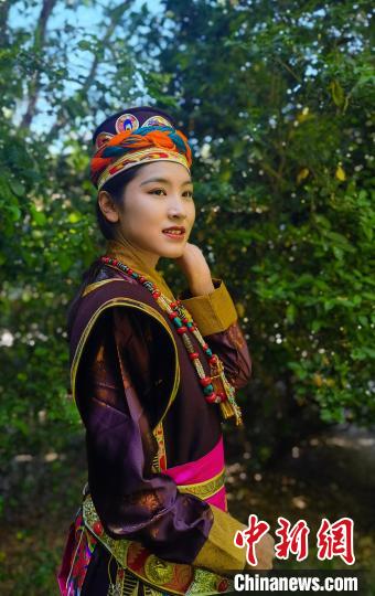 圖為國(guó)家級(jí)非遺項(xiàng)目——林芝工布藏族服飾?！±盍?攝