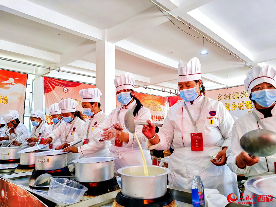 廚藝比拼。人民網(wǎng) 李海霞攝