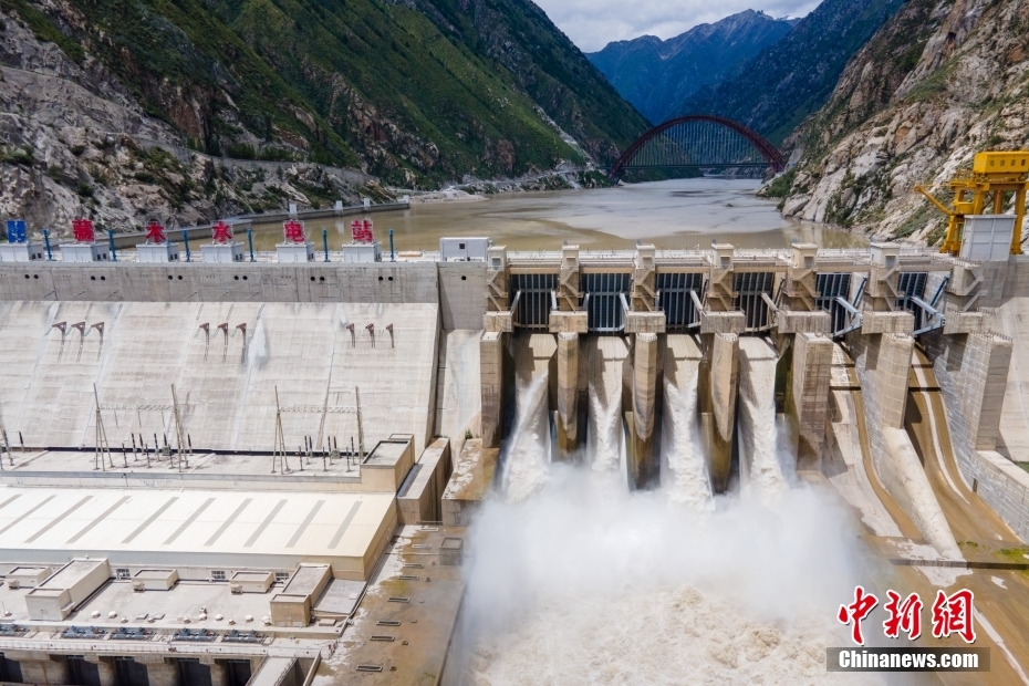 資料圖為2021年8月7日，西藏山南雅魯藏布江上的藏木水電站。（無人機(jī)畫面） <a target='_blank' href='/'><p  align=