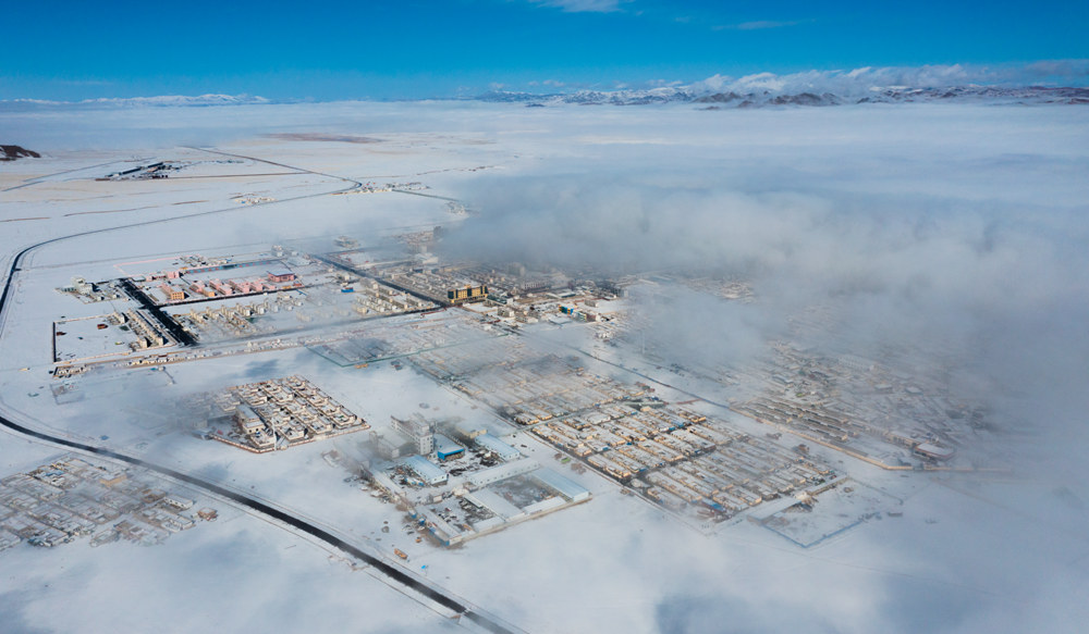 西藏阿里地區(qū)改則縣迎來初雪，銀裝素裹，美如畫卷。