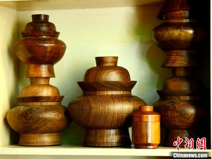 圖為各種木碗成品?！?鄧巴 　攝