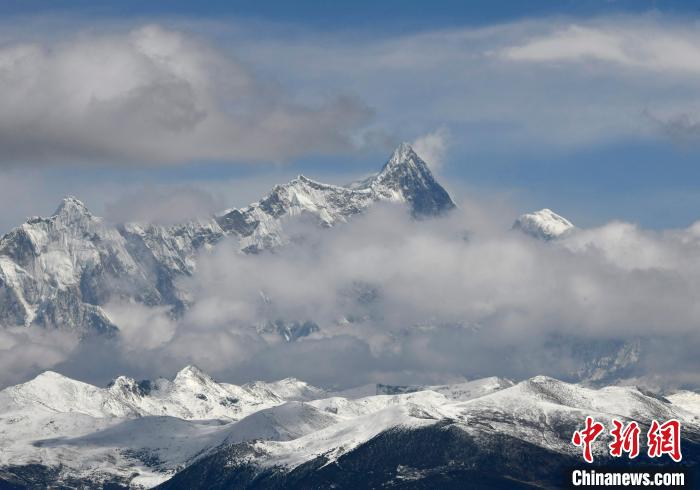 2月17日，西藏林芝色季拉山觀景臺拍到的南迦巴瓦峰?！±盍?攝