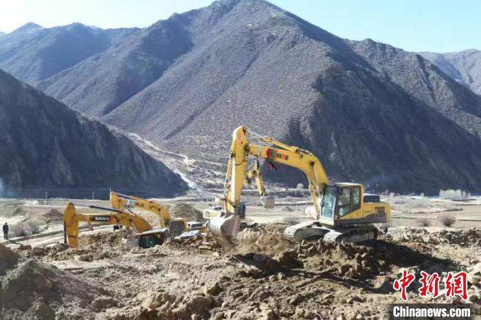 圖為高標準農田建設施工現場?！「裆愔?攝