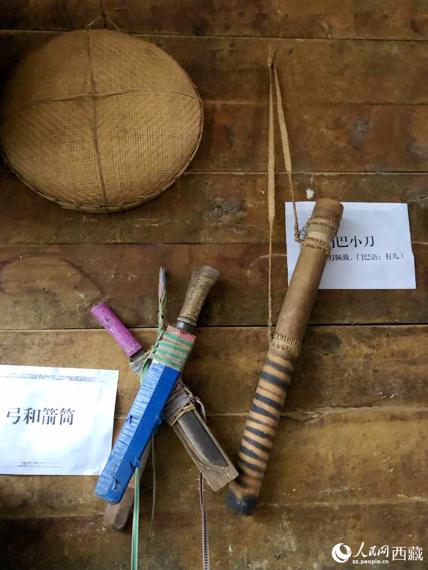 當(dāng)?shù)鬲?dú)具特色的藤竹工藝品。