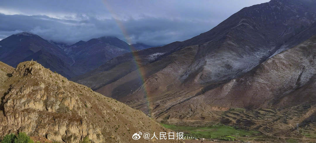 接好運(yùn)！青藏高原現(xiàn)巨大彩虹橋