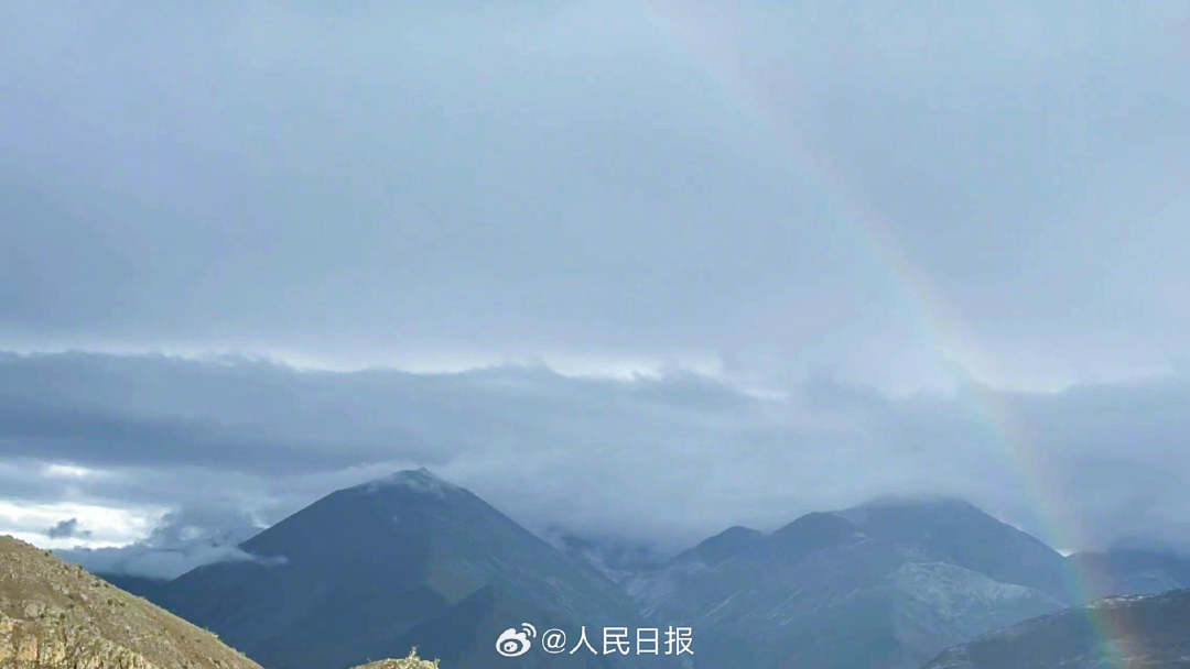 接好運(yùn)！青藏高原現(xiàn)巨大彩虹橋