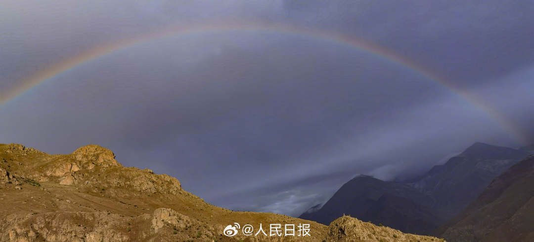 接好運(yùn)！青藏高原現(xiàn)巨大彩虹橋