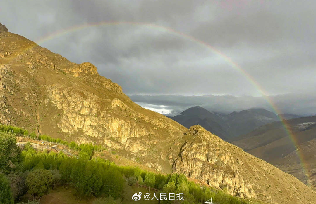 接好運(yùn)！青藏高原現(xiàn)巨大彩虹橋