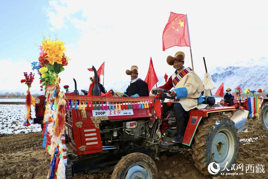 拉薩市墨竹工卡縣唐加鄉(xiāng)莫沖村的春耕儀式現(xiàn)場(chǎng)。人民網(wǎng) 次仁羅布攝