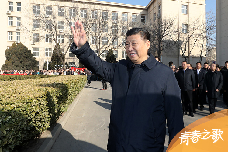 2019年1月17日，習(xí)近平在天津南開(kāi)大學(xué)向?qū)W生揮手致意。